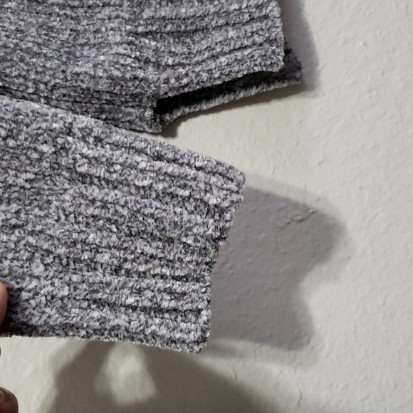 Orvis Chenille V-Neck Sweater, Color Gray Size S - Picture 13 of 15